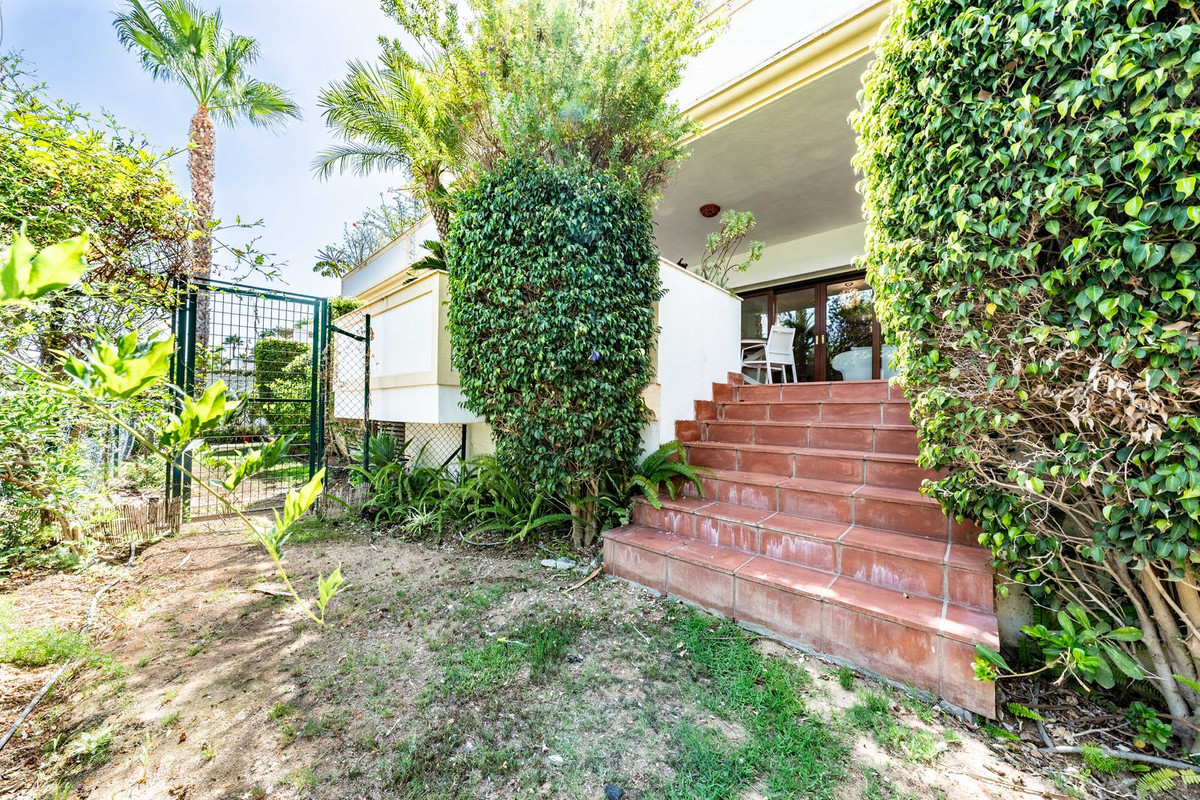 2 Bedroom Apartment in Marbella - Photo 33