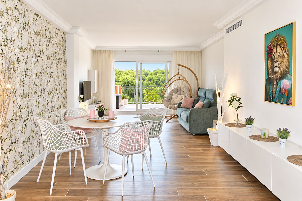 2 Bedroom Apartment in Marbella - Photo 4