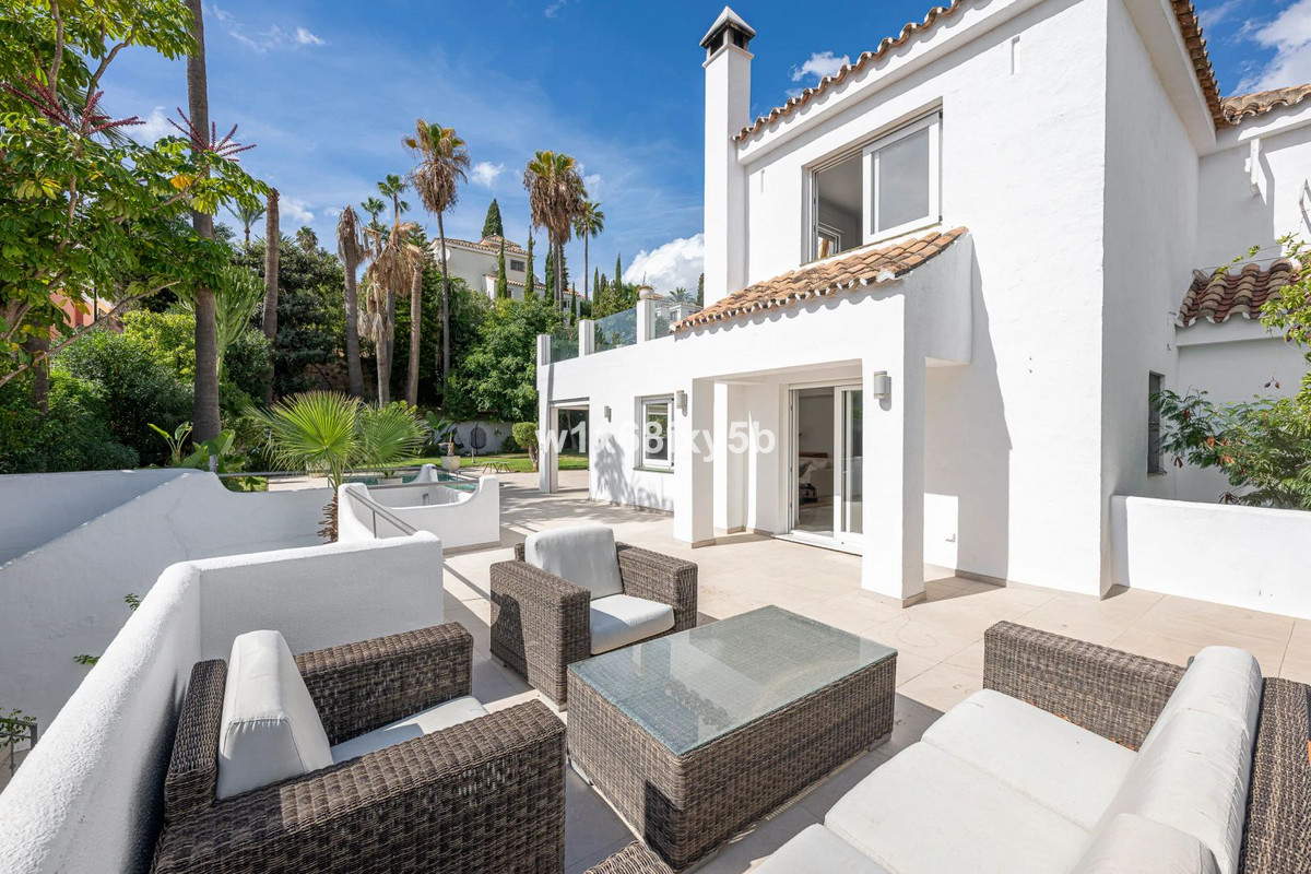 4 Bedroom Villa in Marbella - Photo 11