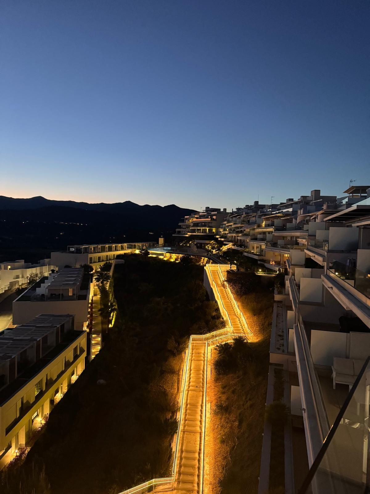 2 Bedroom Penthouse in Estepona - Photo 18