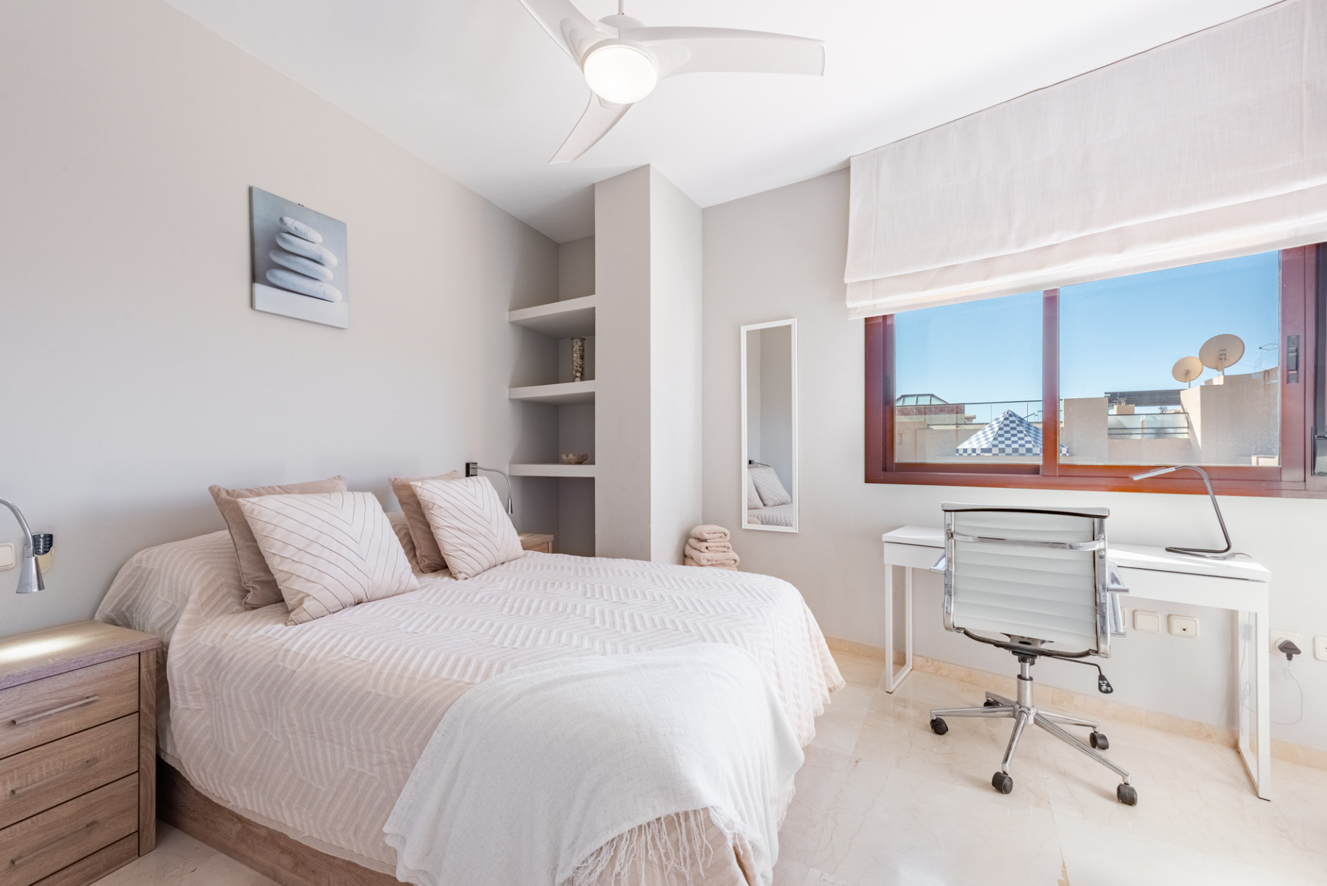 3 Bedroom Penthouse in Estepona - Photo 14