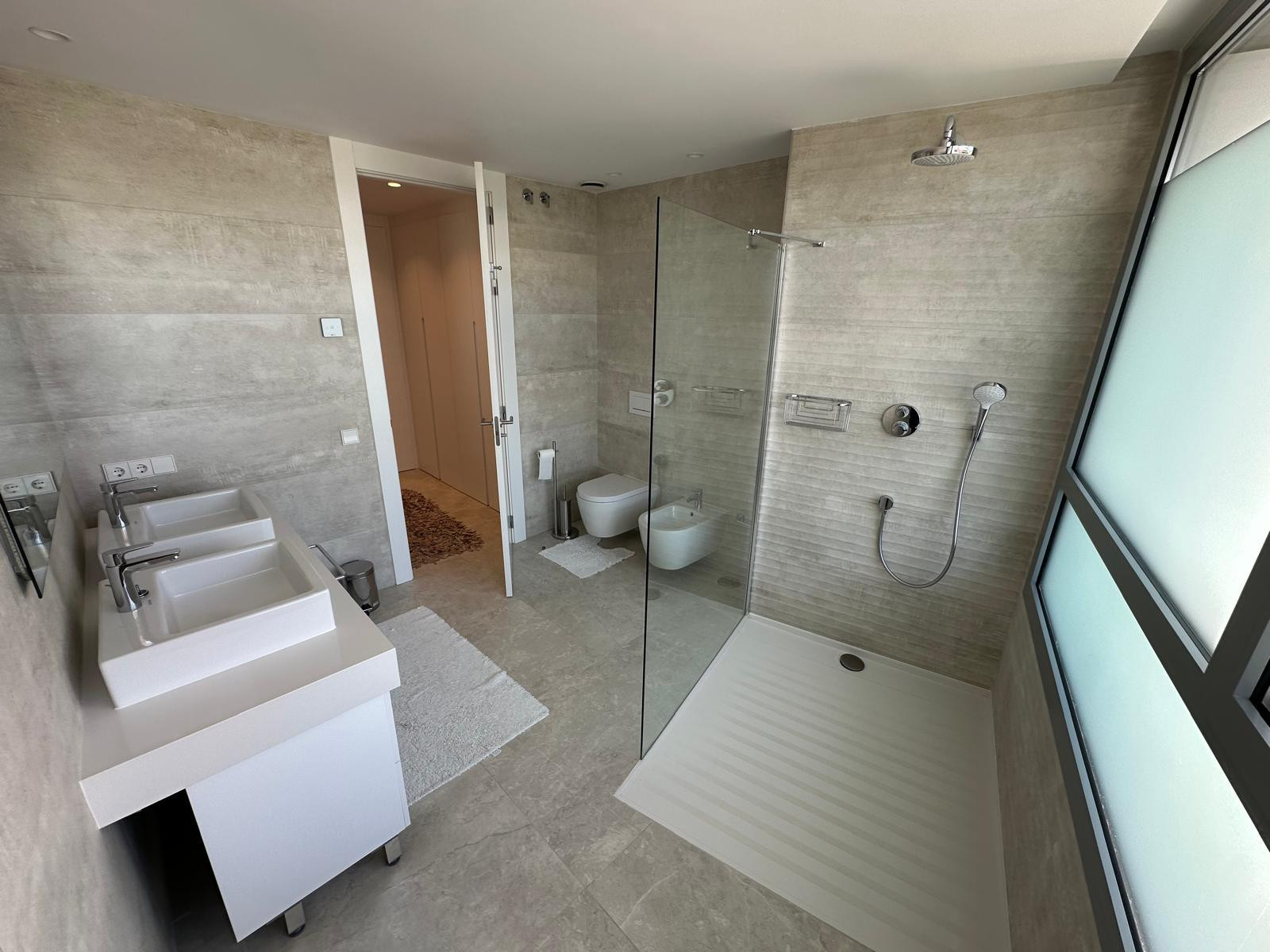 4 Bedroom Apartment in Marbella - Photo 10