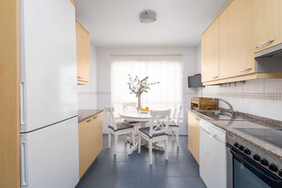 2 Bedroom Penthouse in Fuengirola - Photo 9