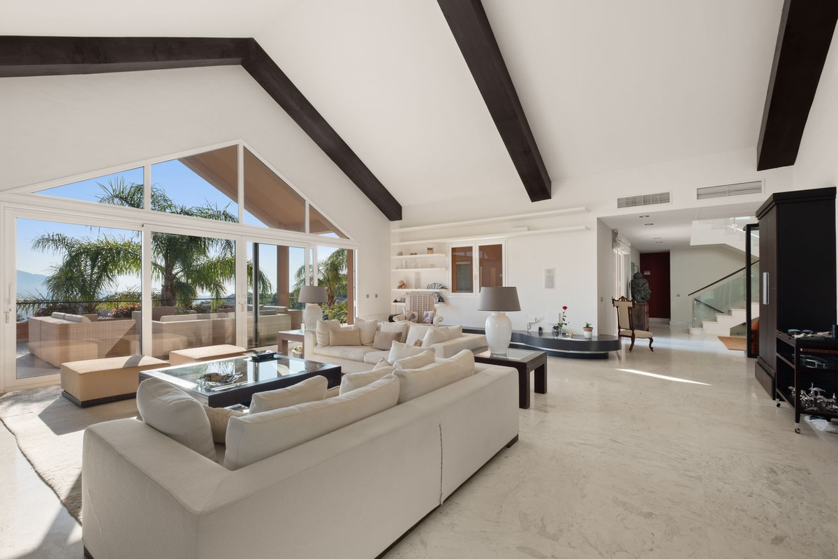 5 Bedroom Villa in Marbella - Photo 5
