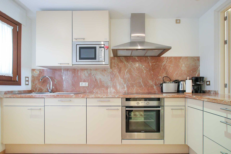 3 Bedroom Townhouse in Benahavís - Photo 9