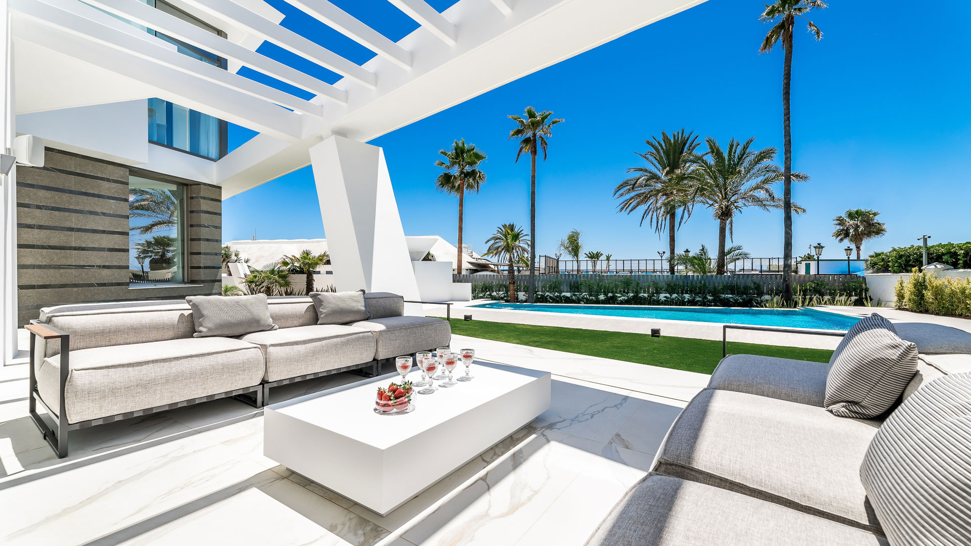 6 Bedroom Villa in Marbella - Photo 3