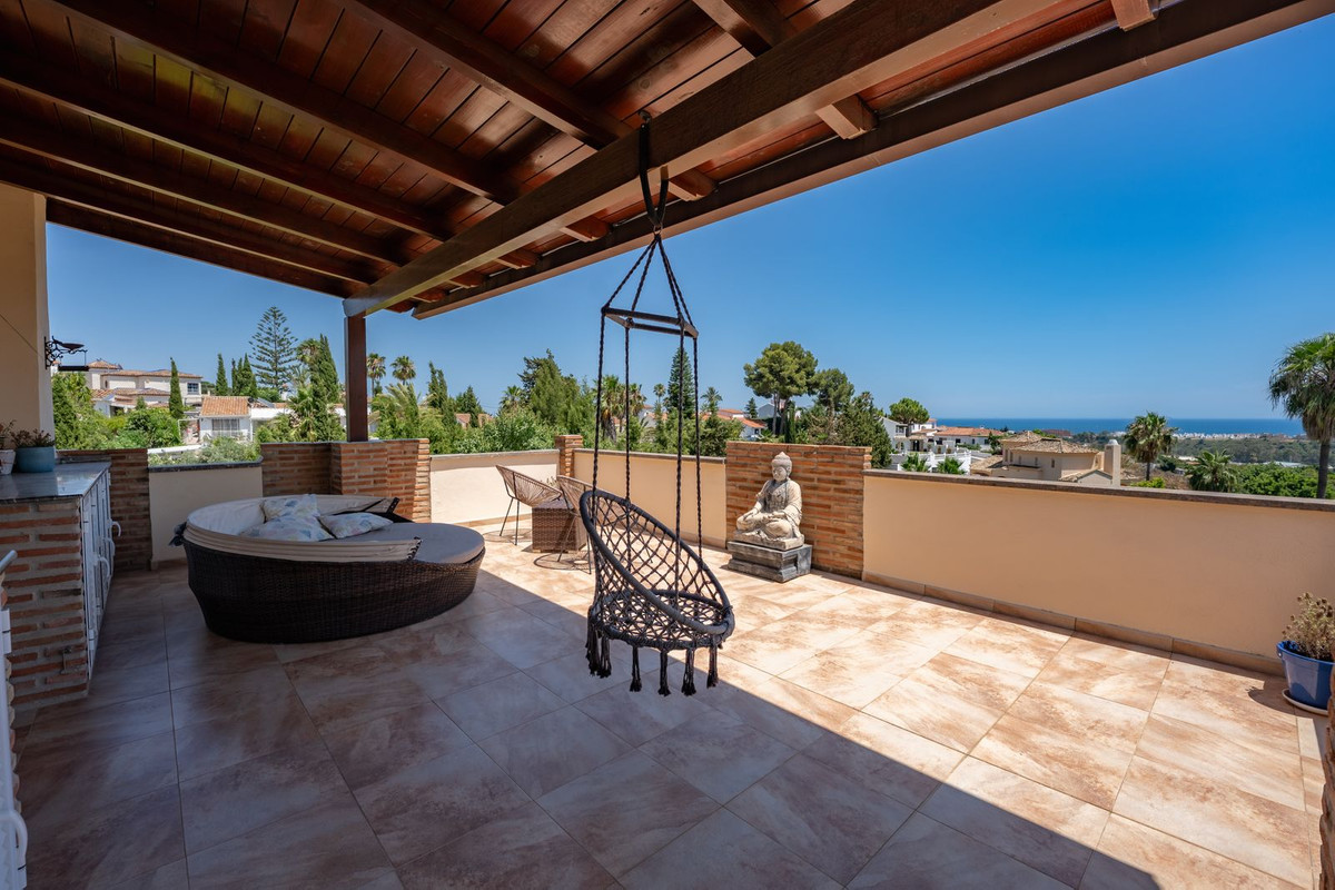 4 Bedroom Villa in Estepona - Photo 25