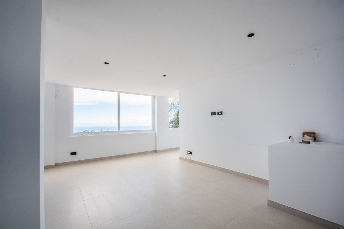 3 Bedroom Apartment in Marbella - Photo 25
