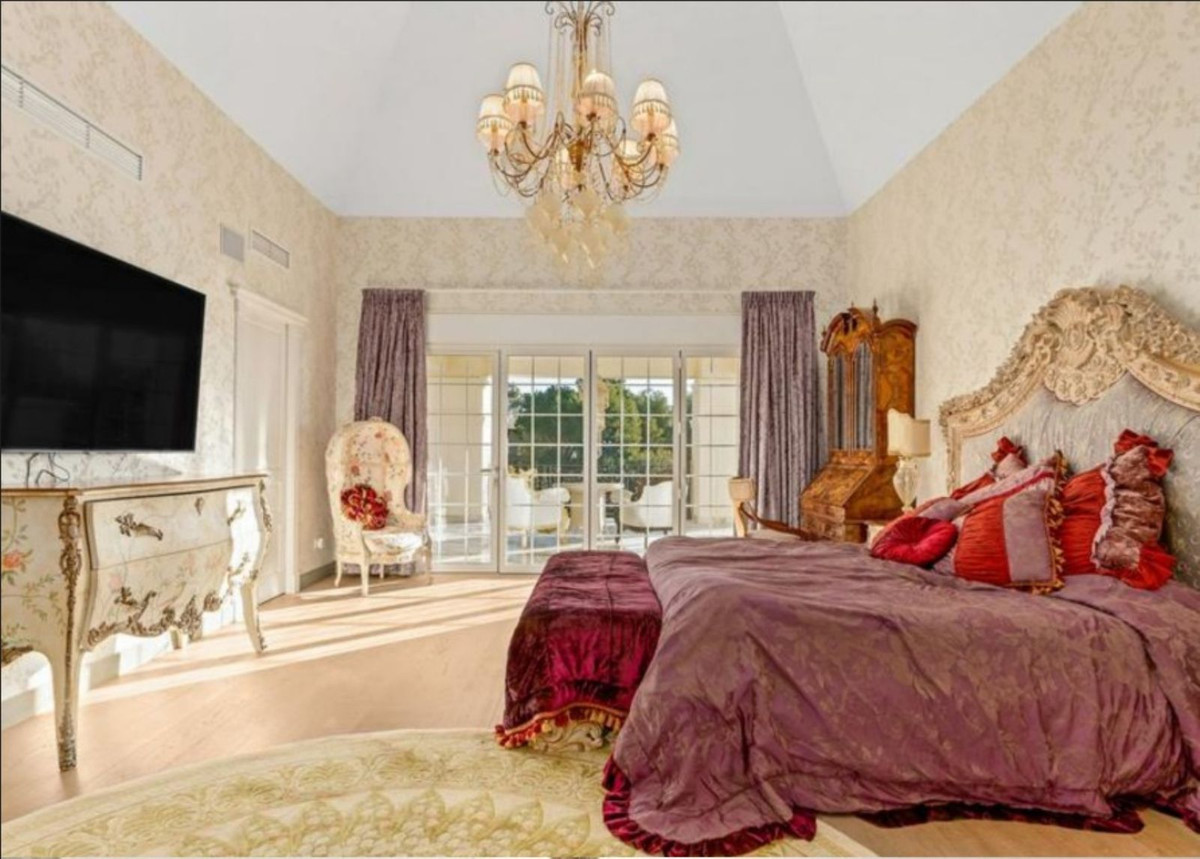 9 Bedroom Villa in Marbella - Photo 16