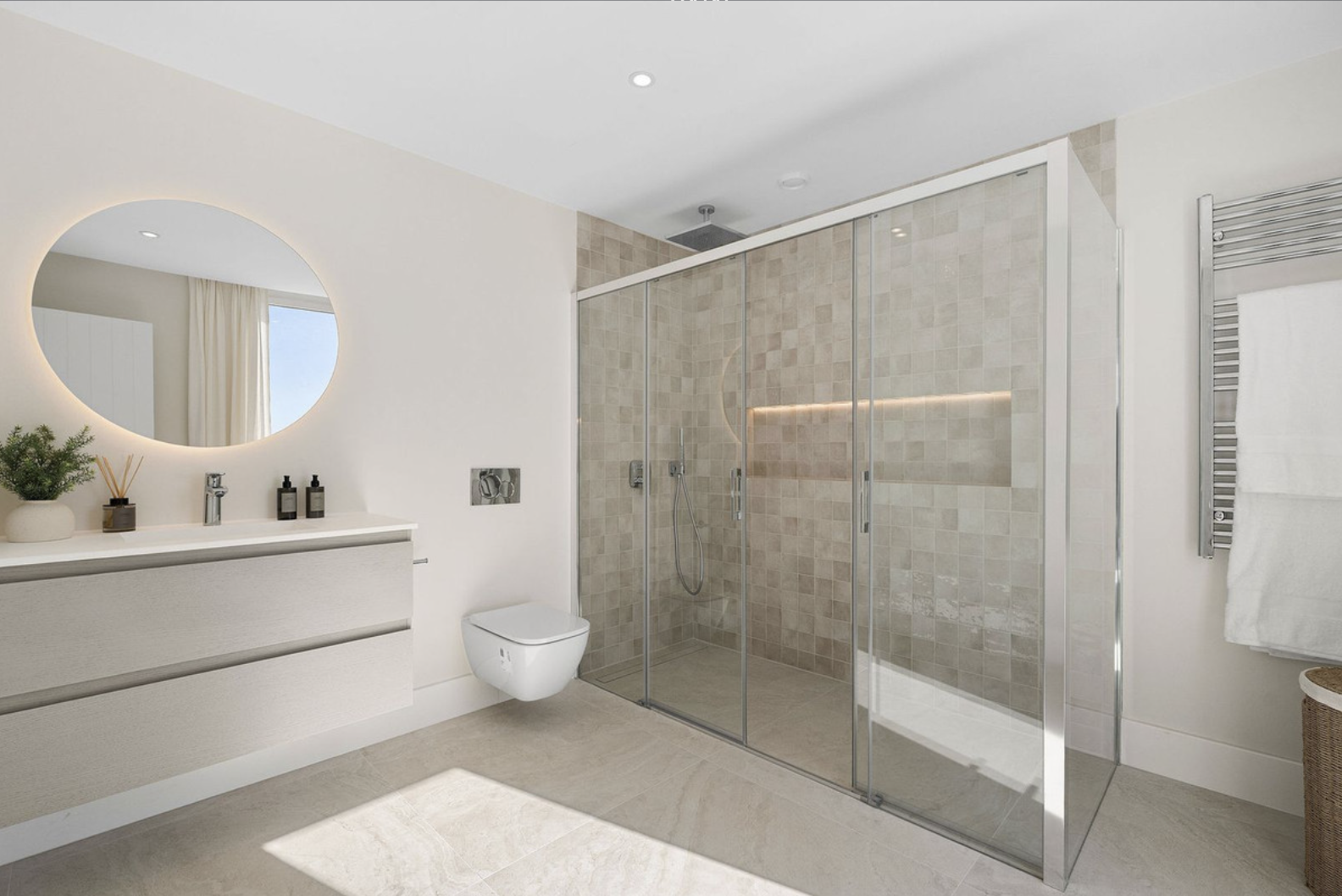4 Bedroom Townhouse in Benahavís - Photo 25
