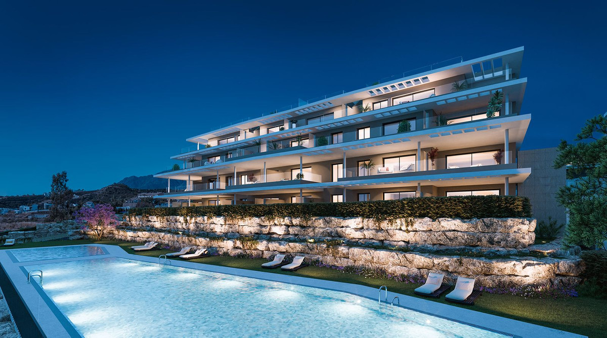2 Bedroom Apartment in Estepona - Photo 14