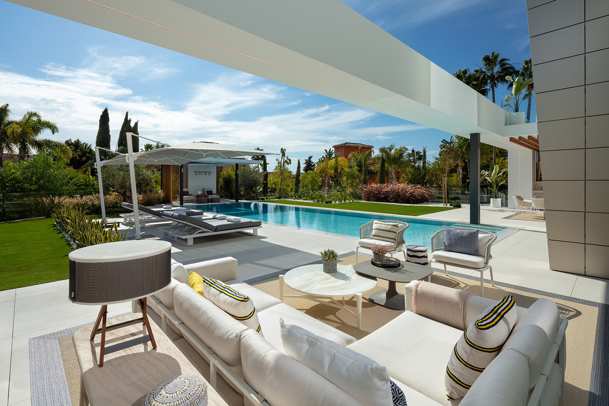 5 Bedroom Villa in Marbella - Photo 4