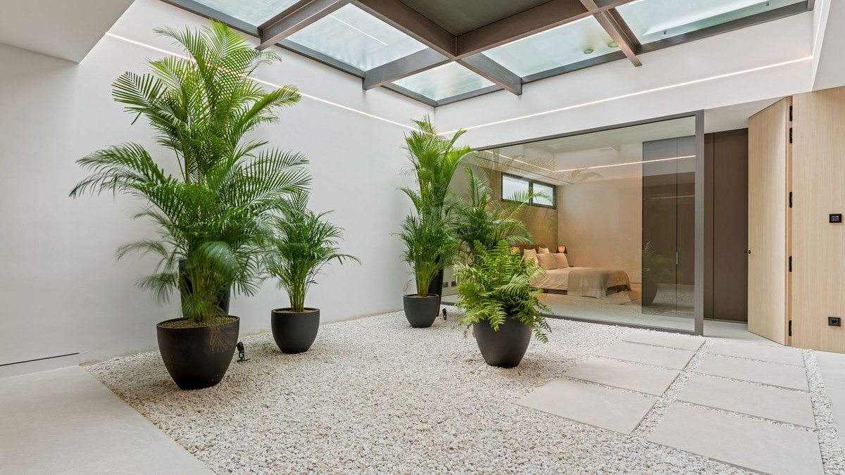 5 Bedroom Villa in Marbella - Photo 42