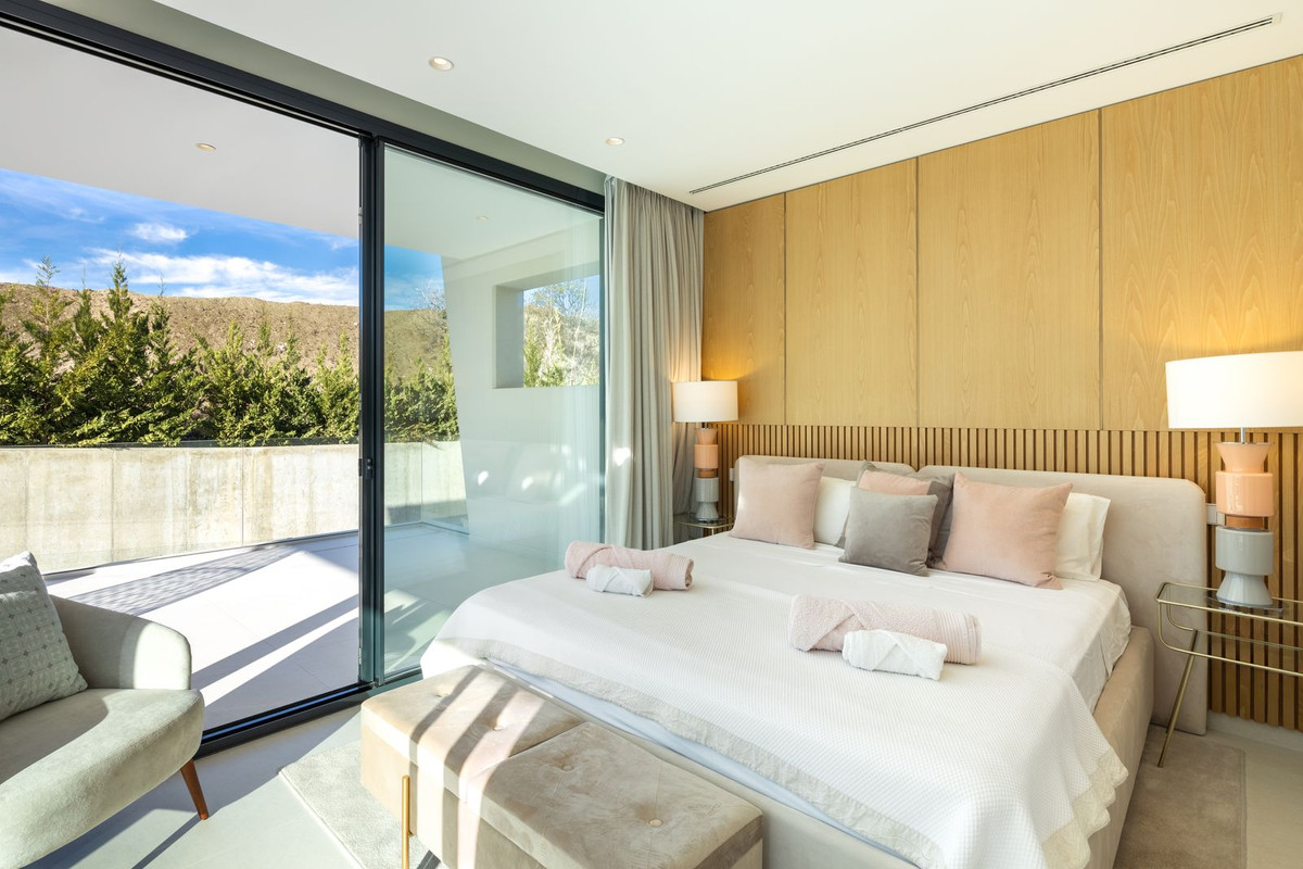 6 Bedroom Villa in Marbella - Photo 11