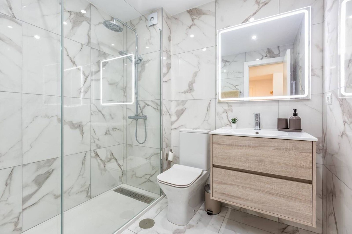 3 Bedroom Apartment in Marbella - Photo 17