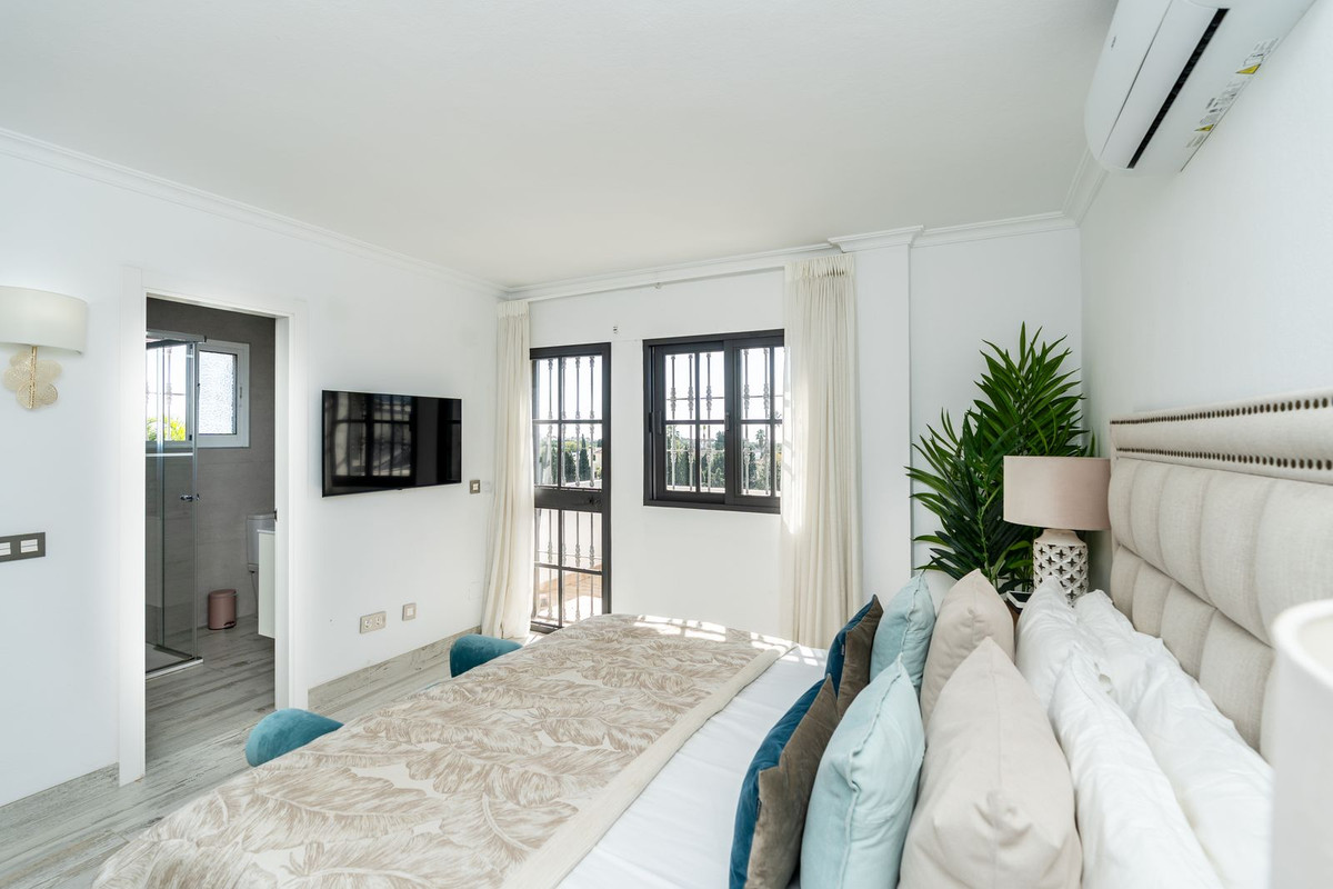5 Bedroom Villa in Estepona - Photo 15
