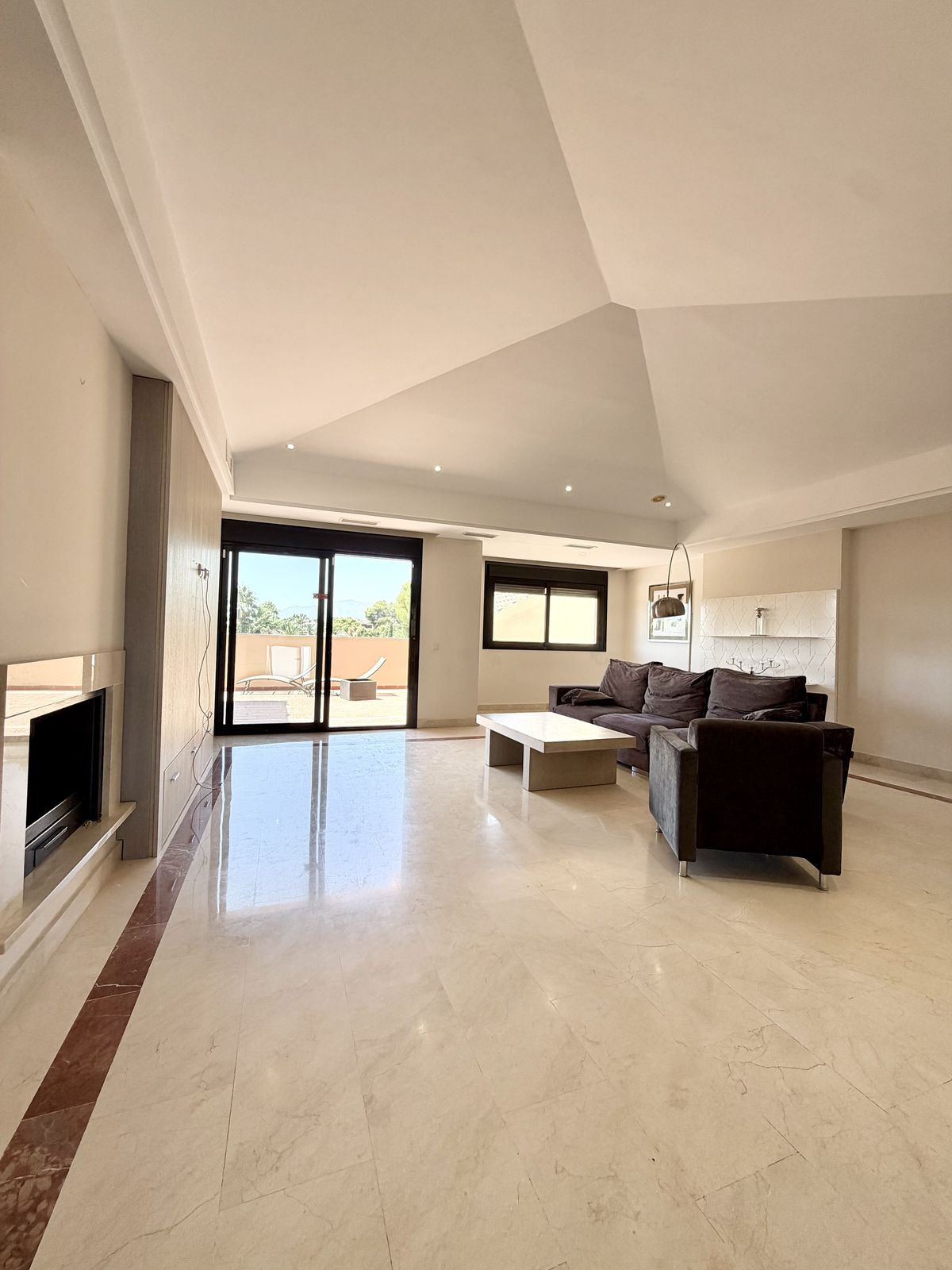 2 Bedroom Apartment in Marbella - Photo 12