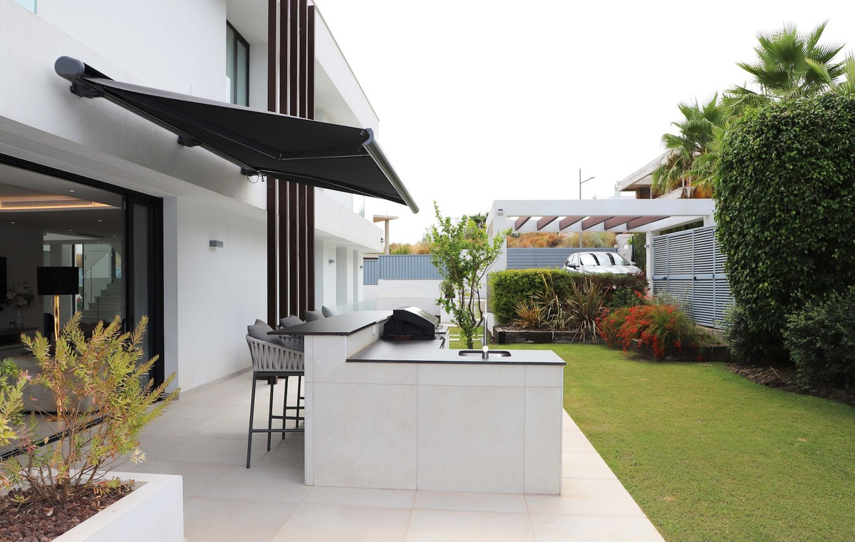 5 Bedroom Villa in Estepona - Photo 16