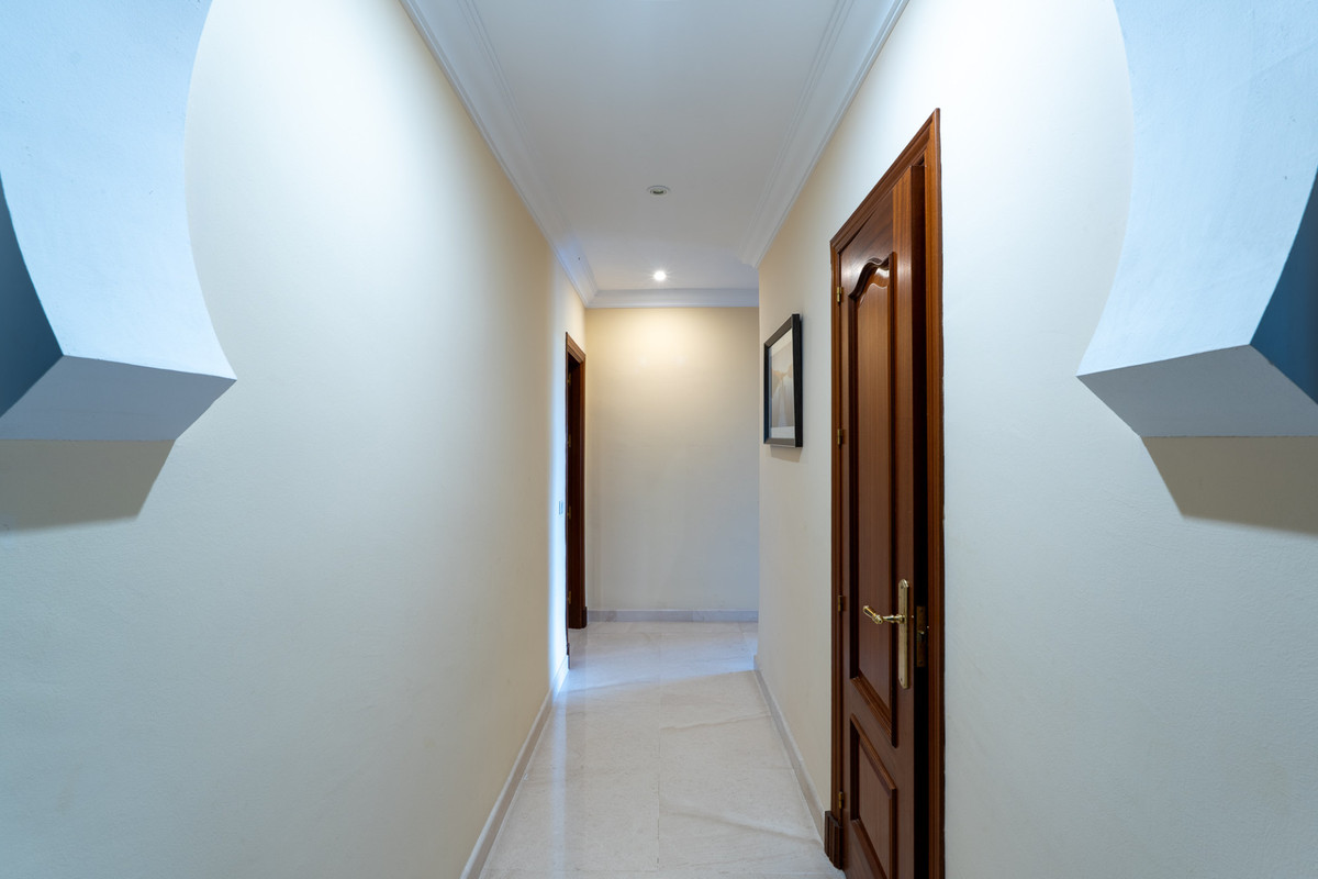 8 Bedroom Villa in Benahavís - Фото 11