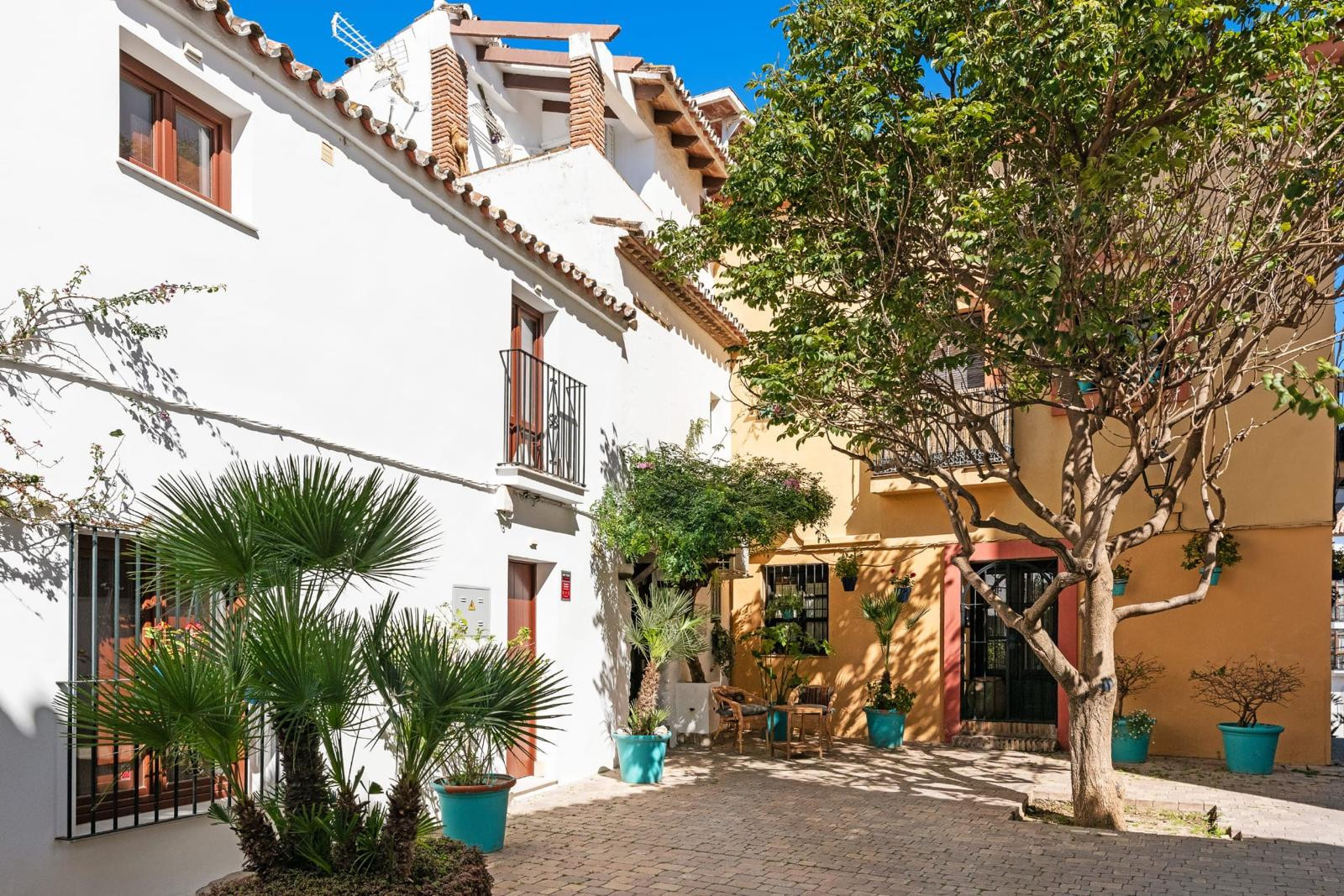 2 Bedroom Townhouse in Estepona - Photo 3