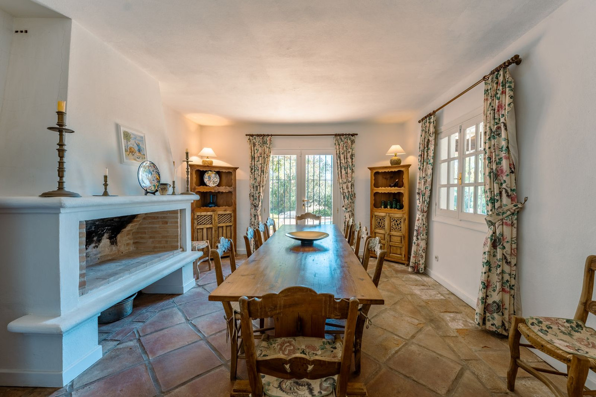 8 Bedroom Country house in Estepona - Фото 22