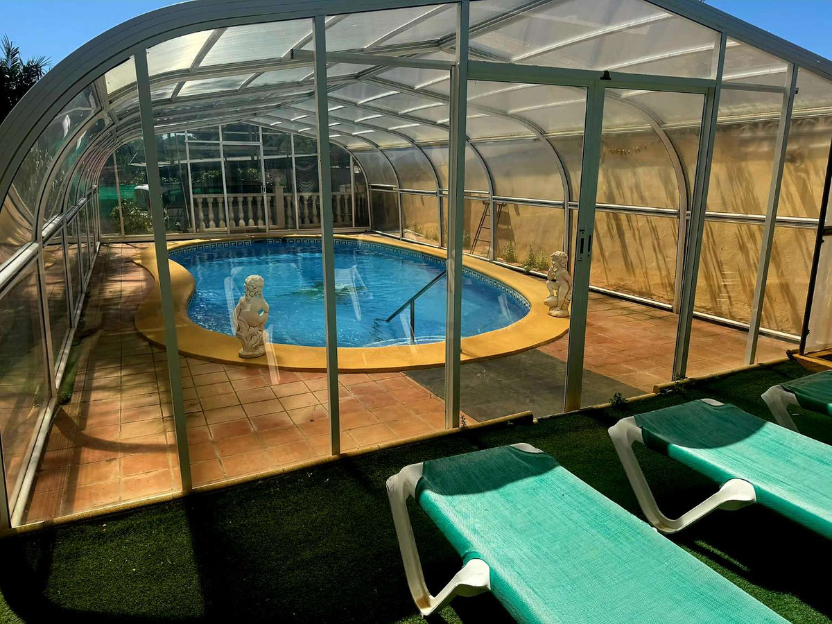 4 Bedroom Villa in Marbella - Photo 30