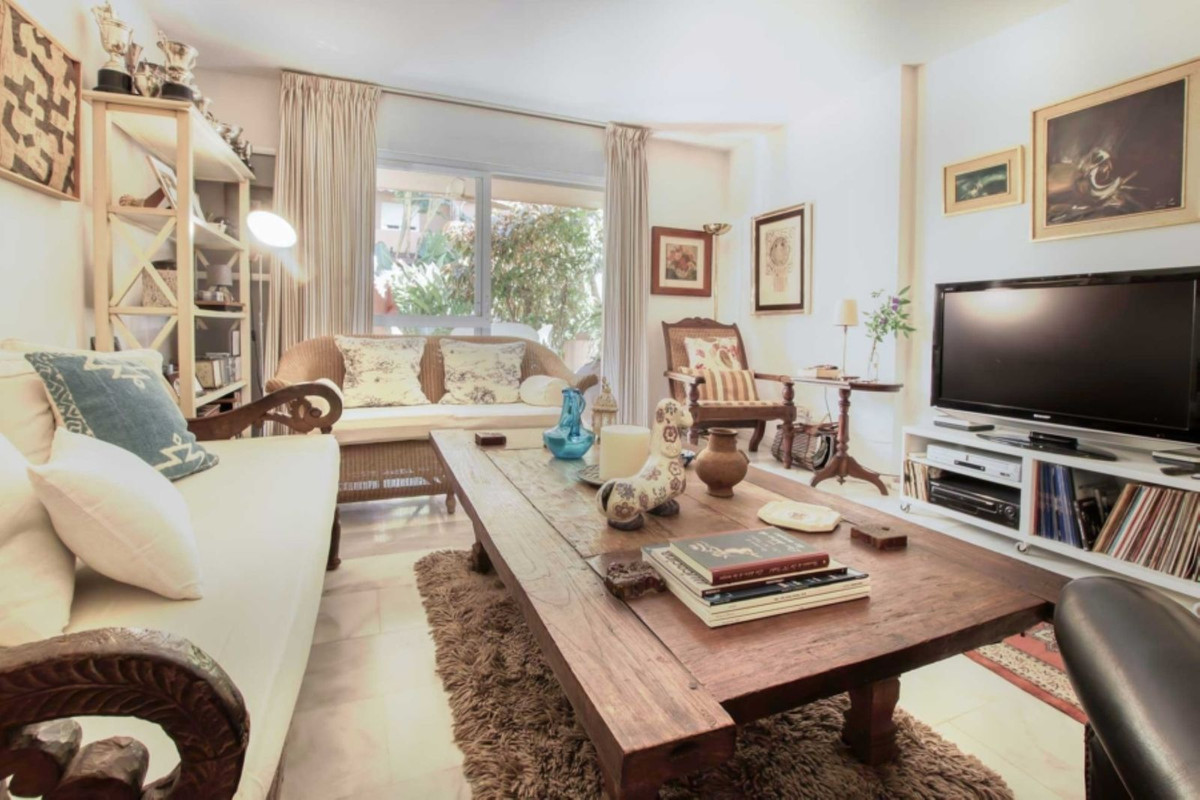 2 Bedroom Apartment in Marbella - Photo 9