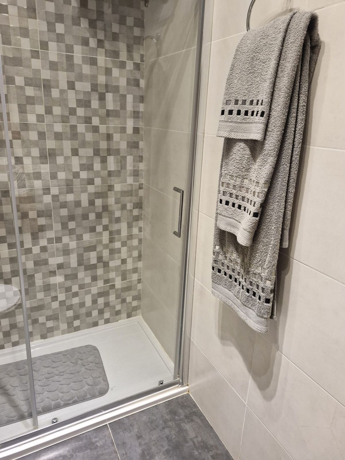 2 Bedroom Apartment in Torremolinos - Photo 6