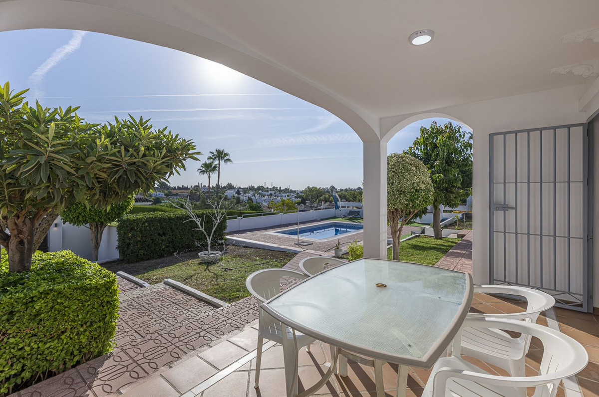3 Bedroom Villa in Estepona - Photo 3