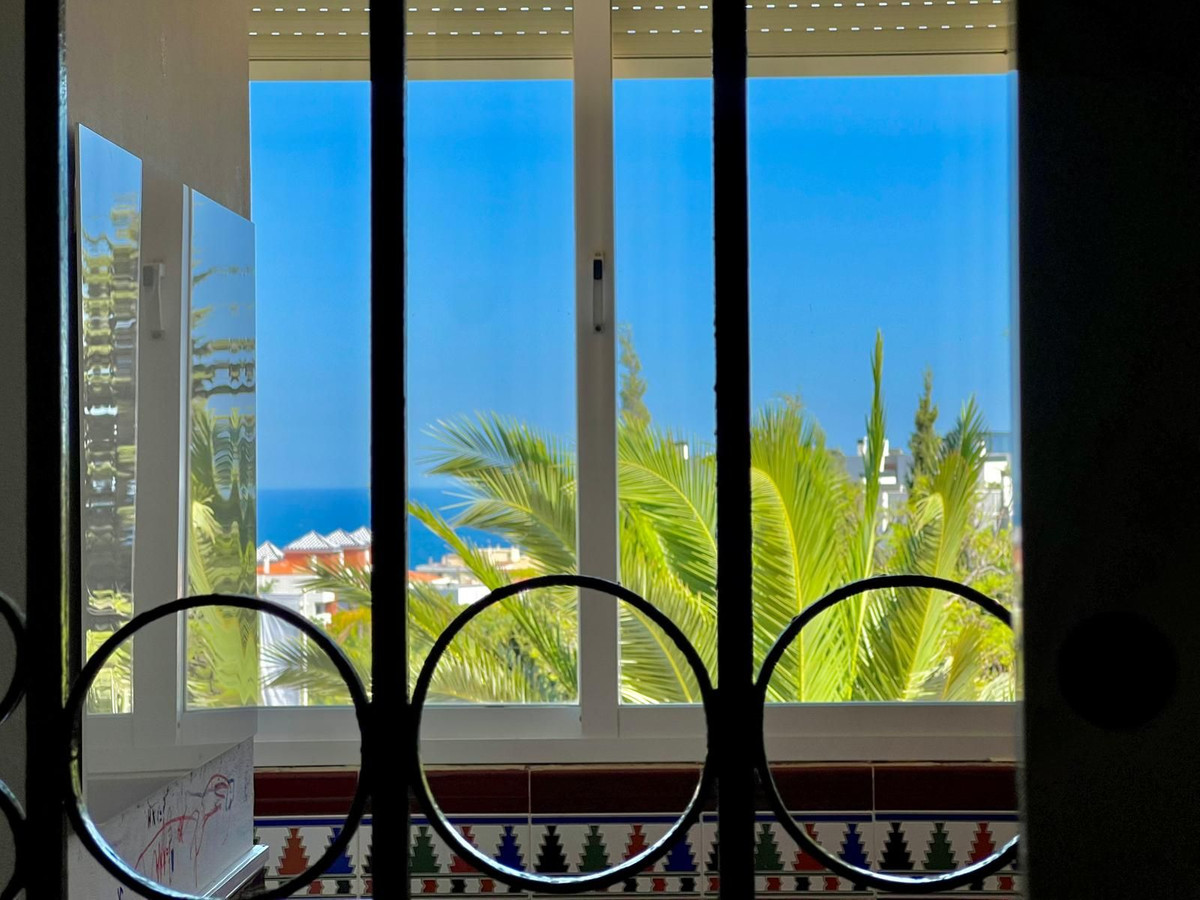 6 Bedroom Villa in Estepona - Photo 5