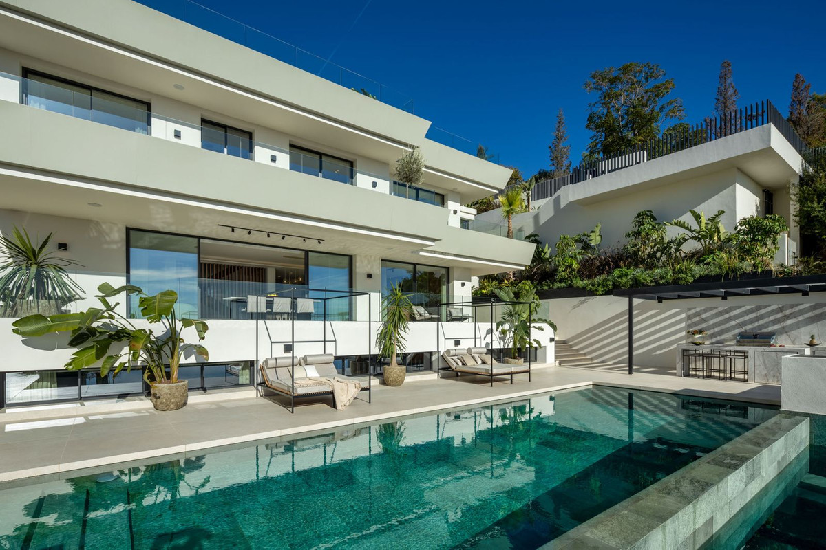 5 Bedroom Villa in Marbella - Photo 36
