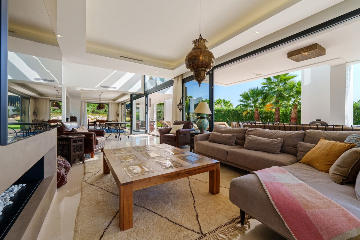6 Bedroom Villa in Marbella - Photo 21