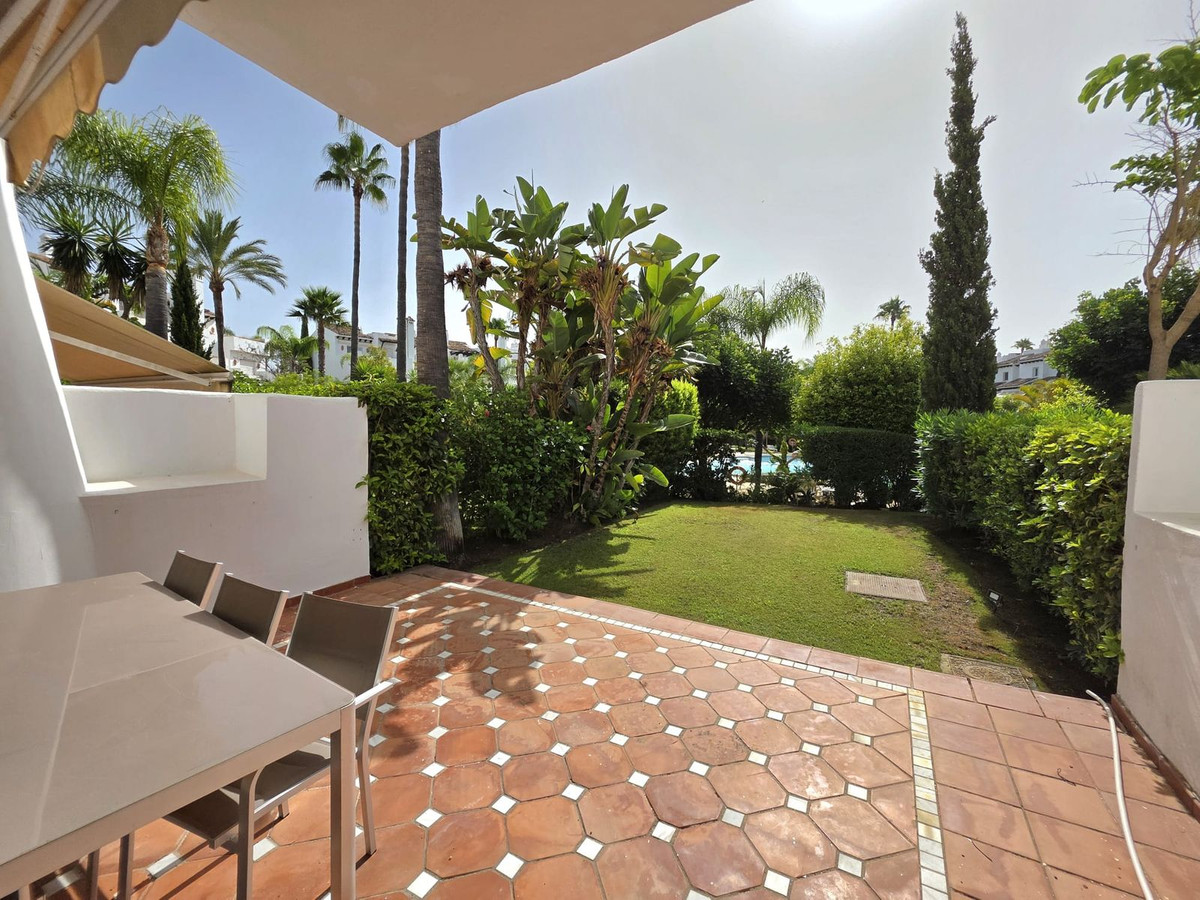 3 Bedroom Townhouse in Estepona - Photo 3