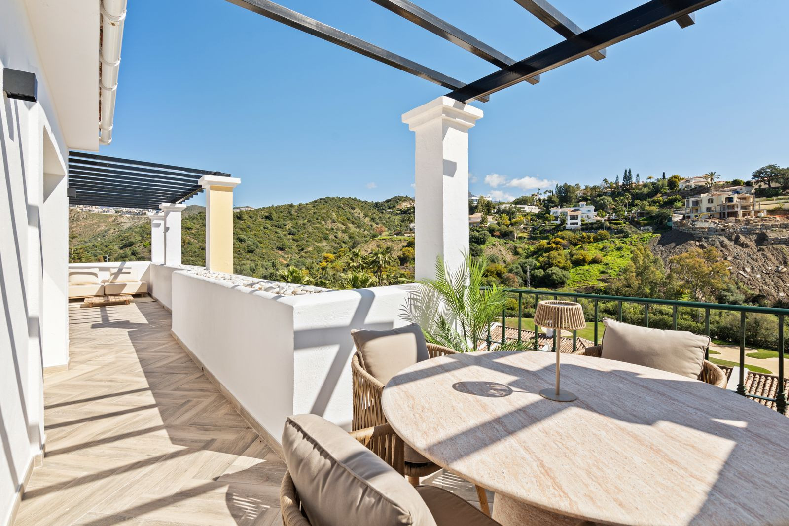 3 Bedroom Penthouse in Benahavís - Photo 16