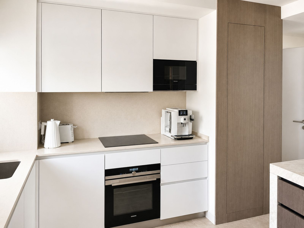 3 Bedroom Penthouse in Estepona - Photo 7