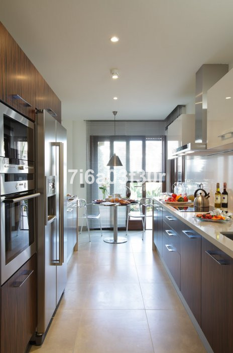 3 Bedroom Apartment in Estepona - Photo 3
