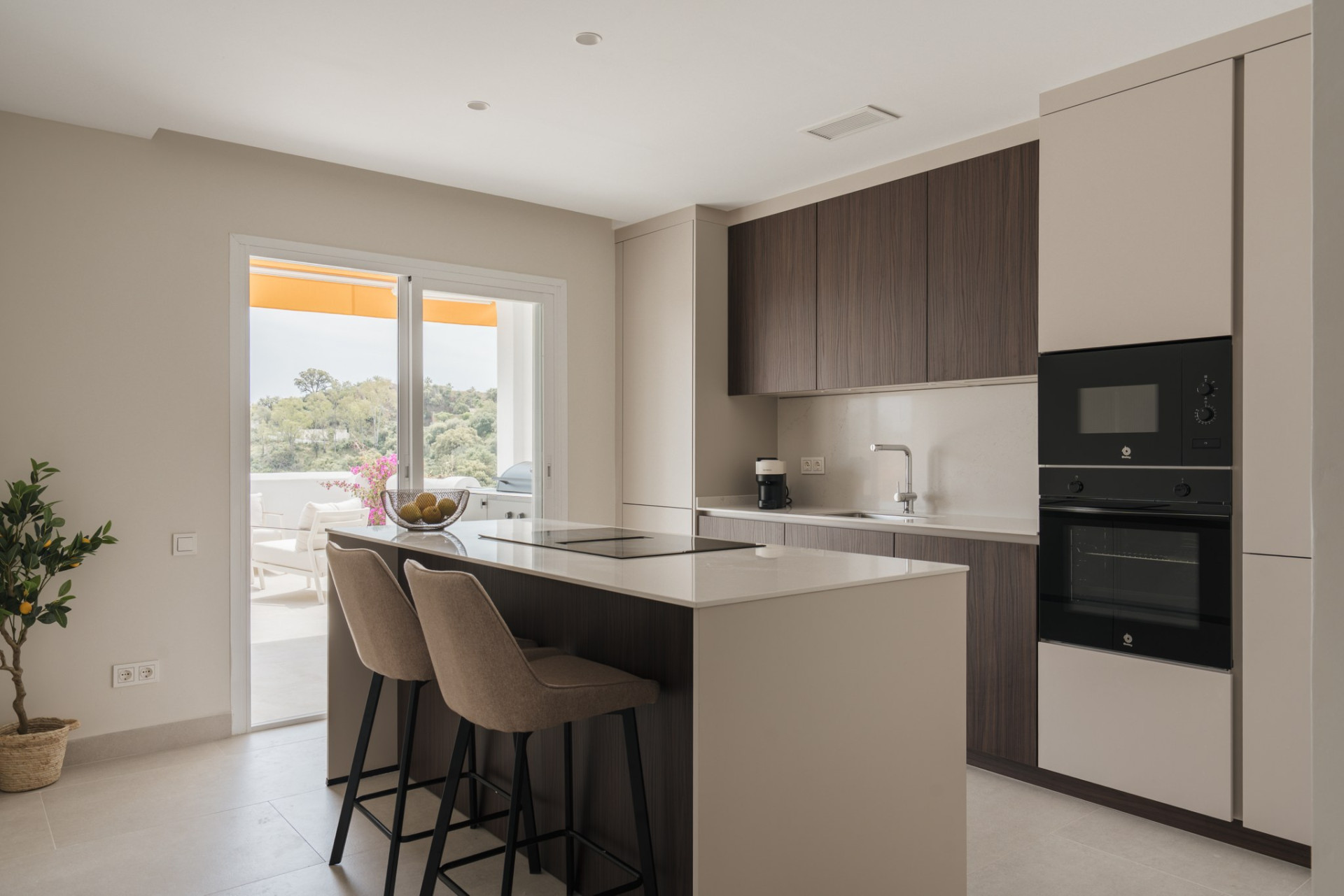 3 Bedroom Apartment in Benahavís - Photo 3