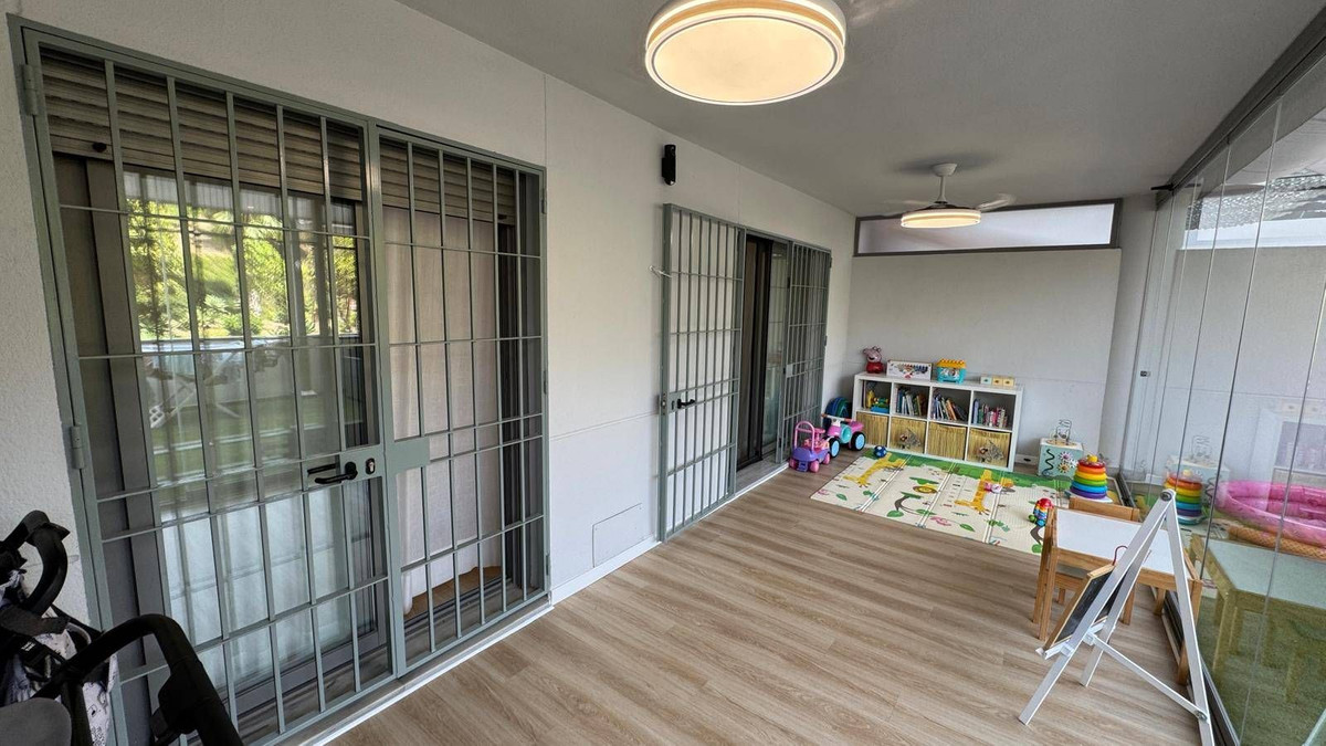 2 Bedroom Apartment in Fuengirola - Photo 4