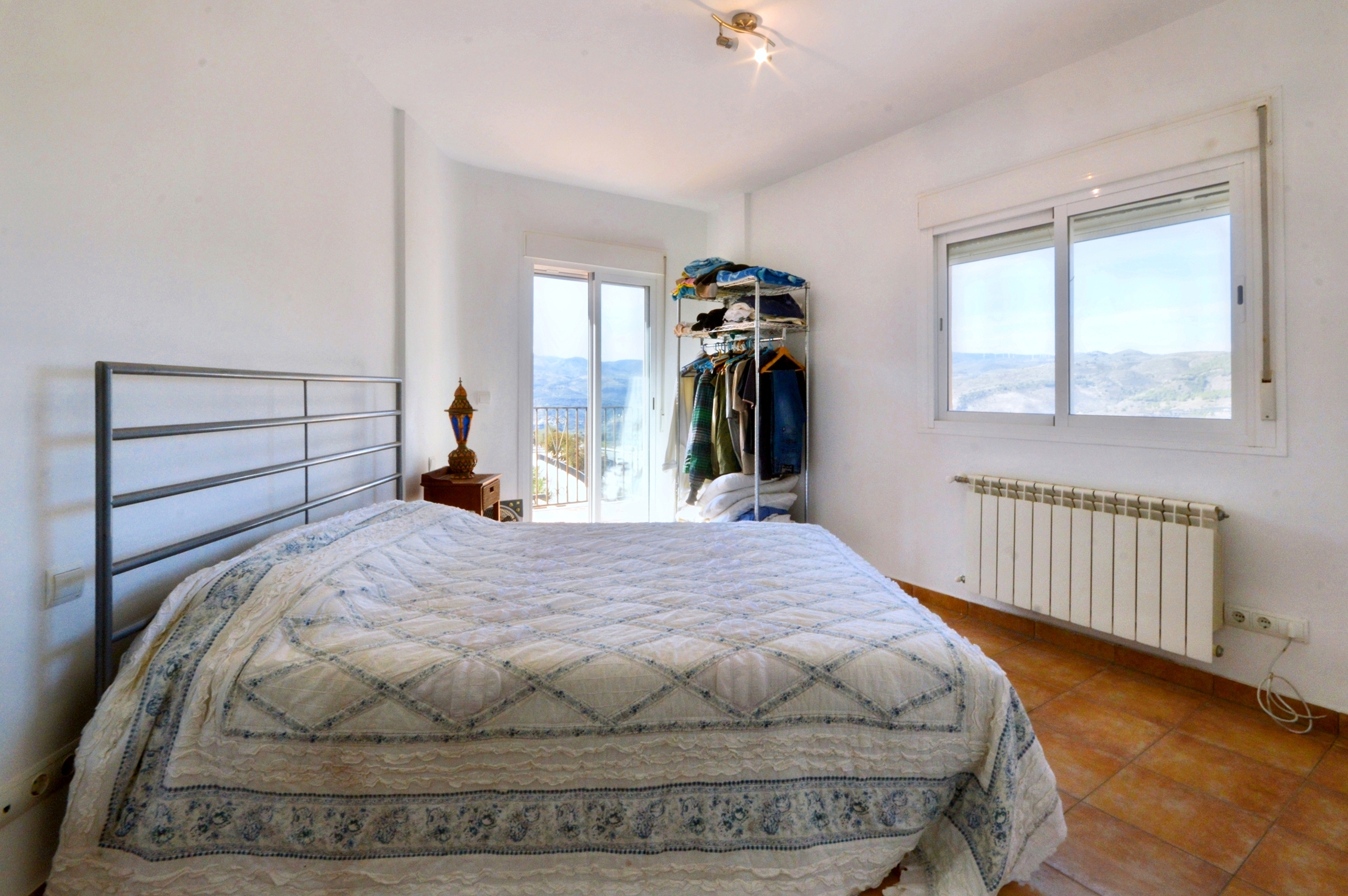 Chalet de 4 dormitorios con piscina en Granada – Foto 15