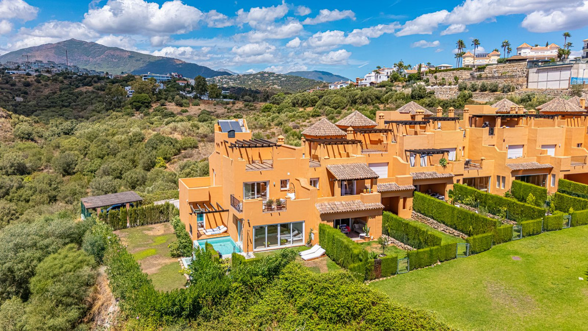 4 Bedroom Townhouse in Benahavís