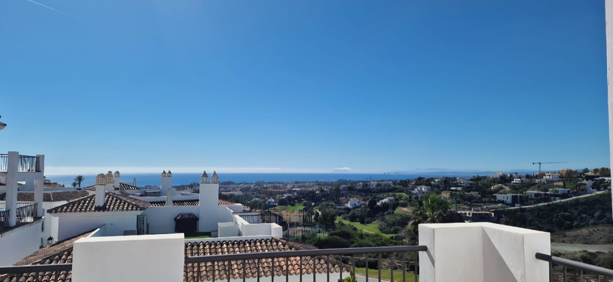 2 Bedroom Penthouse in Benahavís - Photo 21