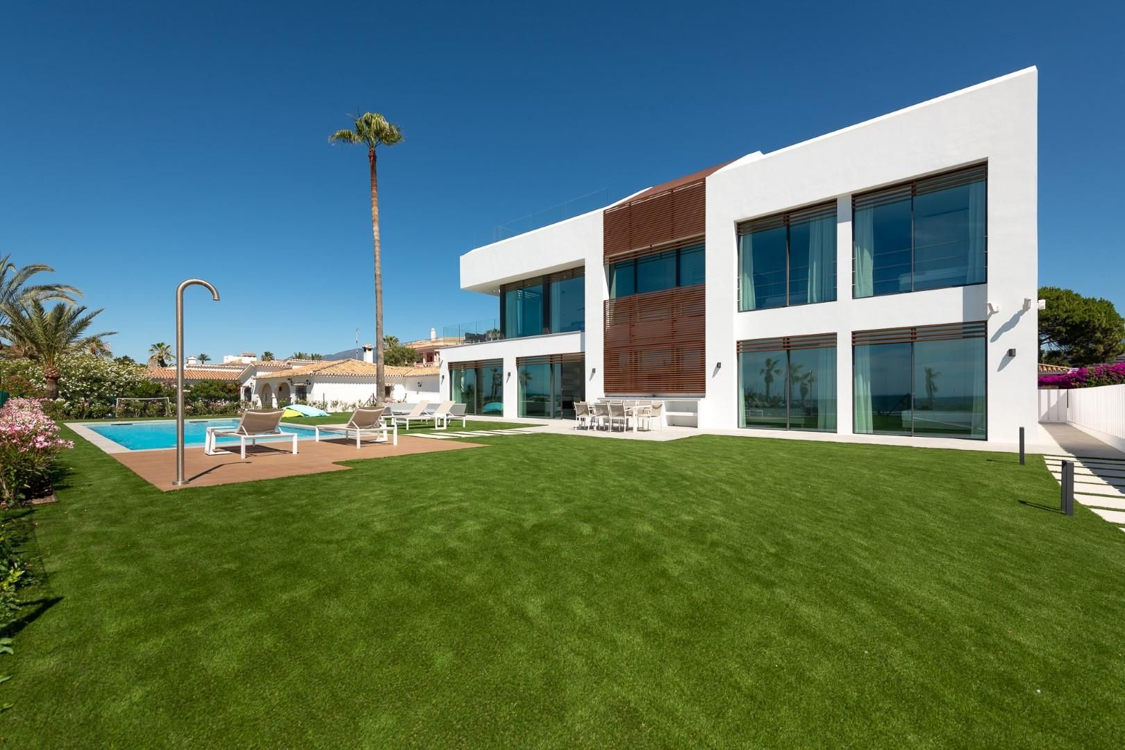5 Bedroom Villa in Estepona - Photo 2