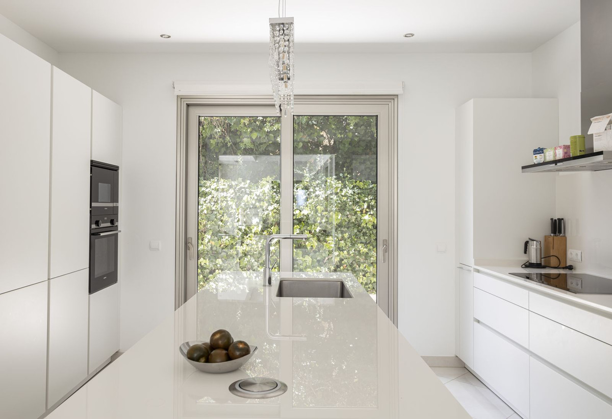 5 Bedroom Villa in San Roque - Photo 9
