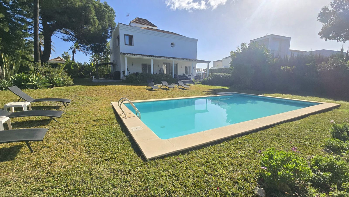 8 Bedroom Villa in Marbella - Photo 47