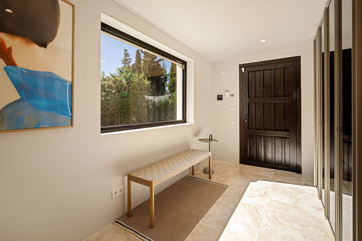 4 Bedroom Villa in Marbella - Photo 31