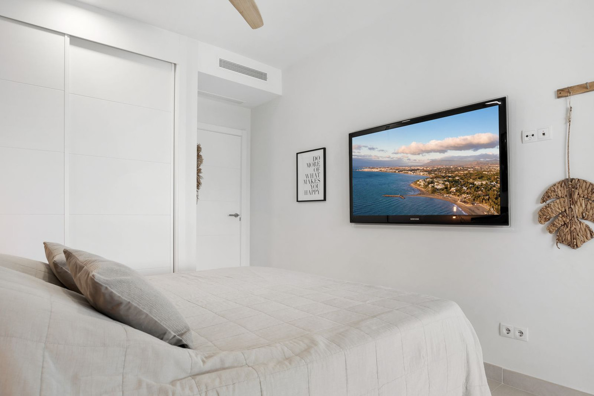 2 Bedroom Apartment in Estepona - Photo 20