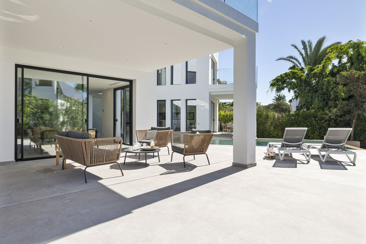 5 Bedroom Villa in Marbella - Photo 31