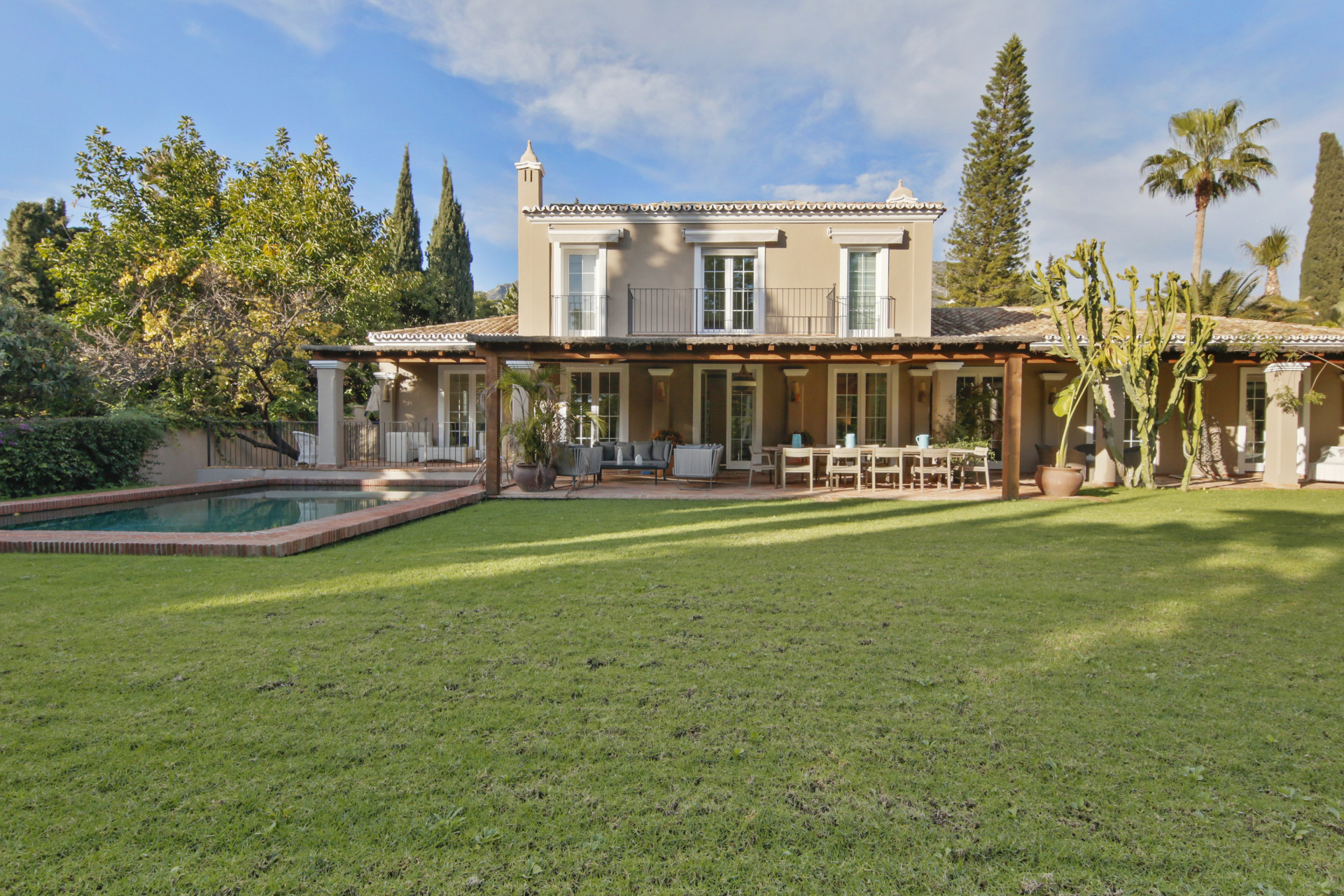4 Bedroom Villa in Marbella - Photo 2