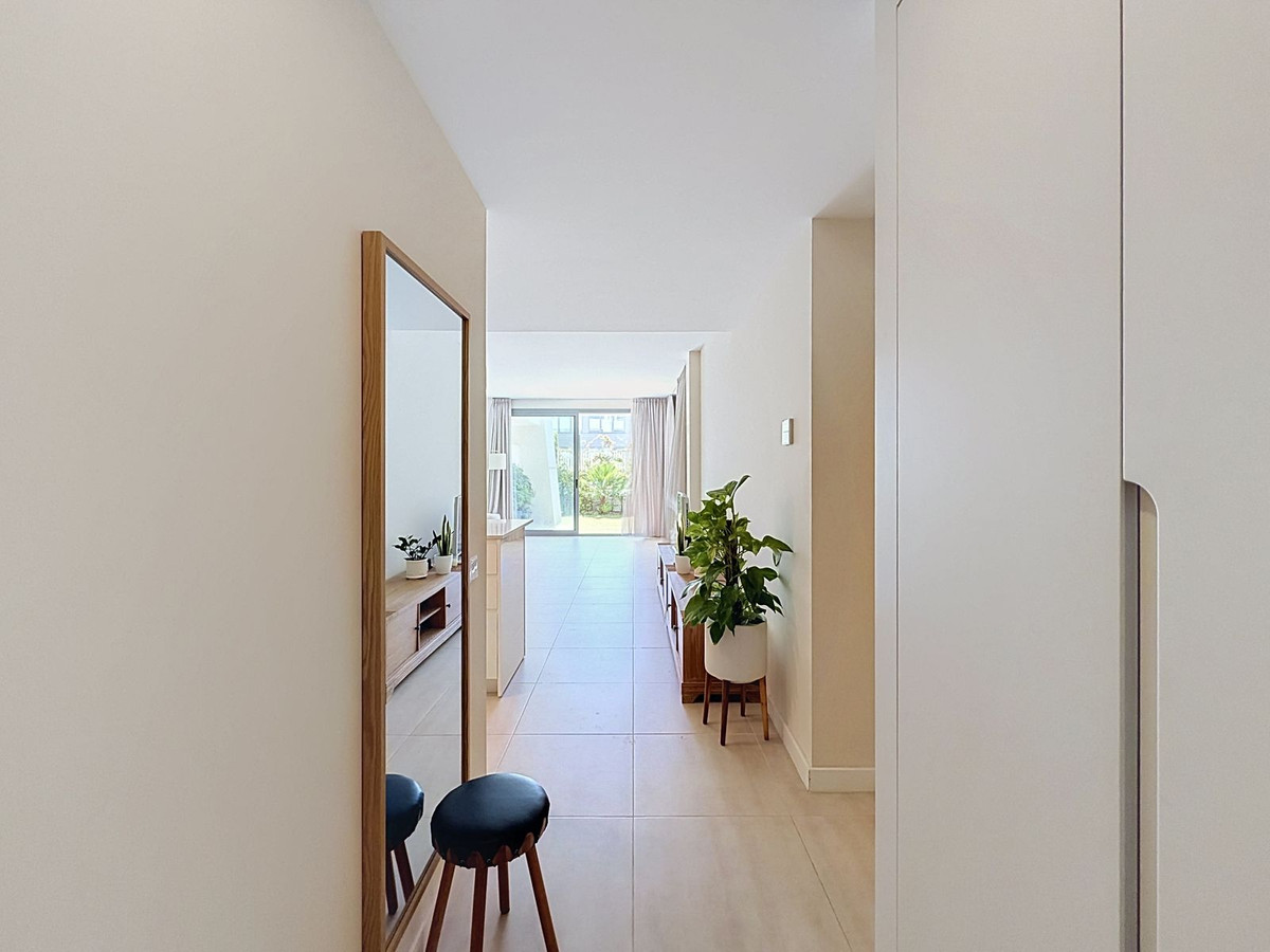 2 Bedroom Apartment in Estepona - Photo 8