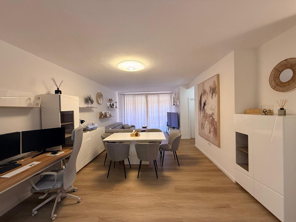 2 Bedroom Apartment in Estepona - Photo 9